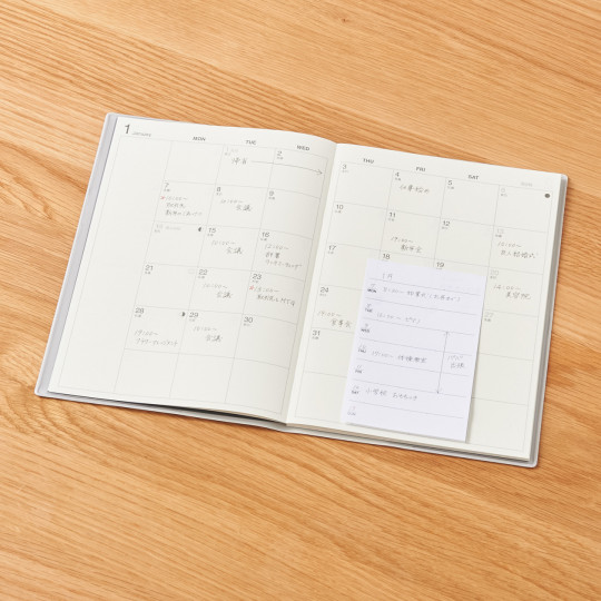 Karteczki samoprzylepne z planem tygodnia