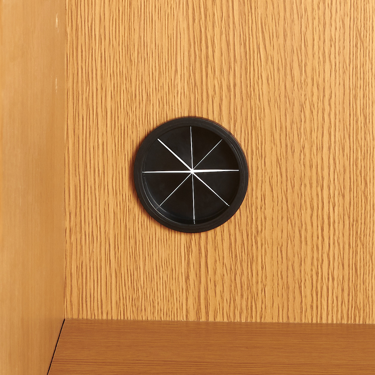 Witryna otwierana orzech