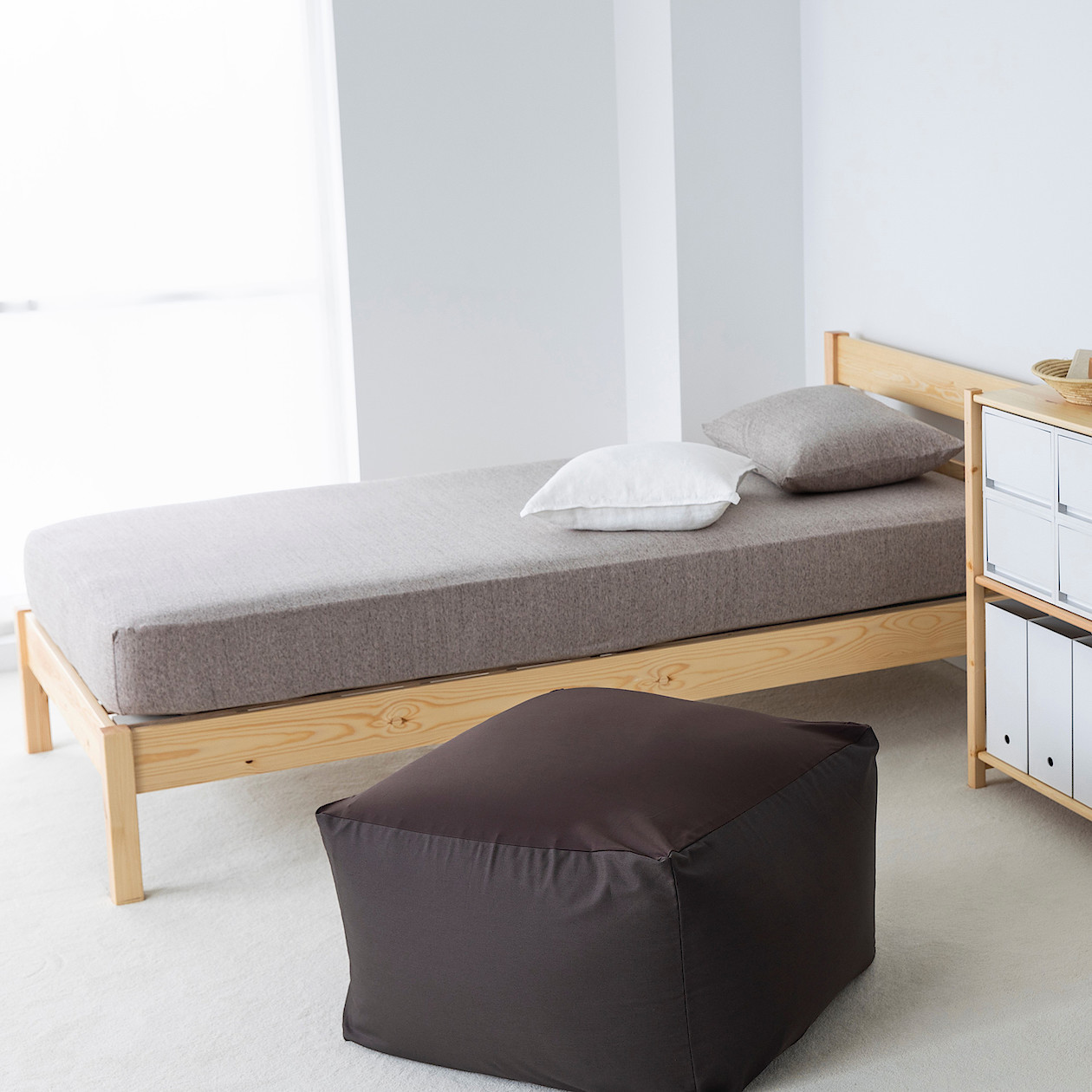 Łóżko z wezgłowiem podwójne 143 x 201.5 cm sosna