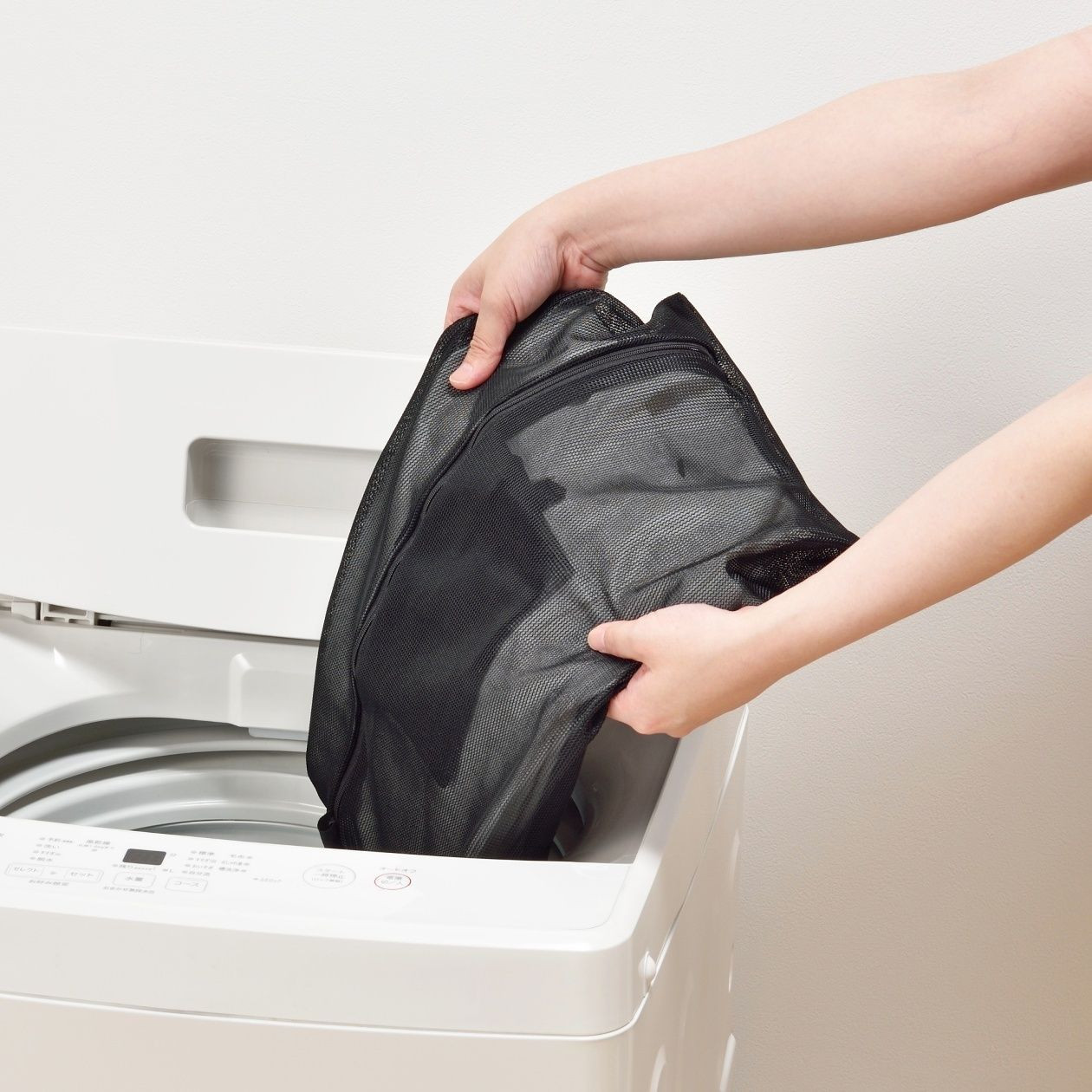 Pokrowiec na ubrania czarna siatka S