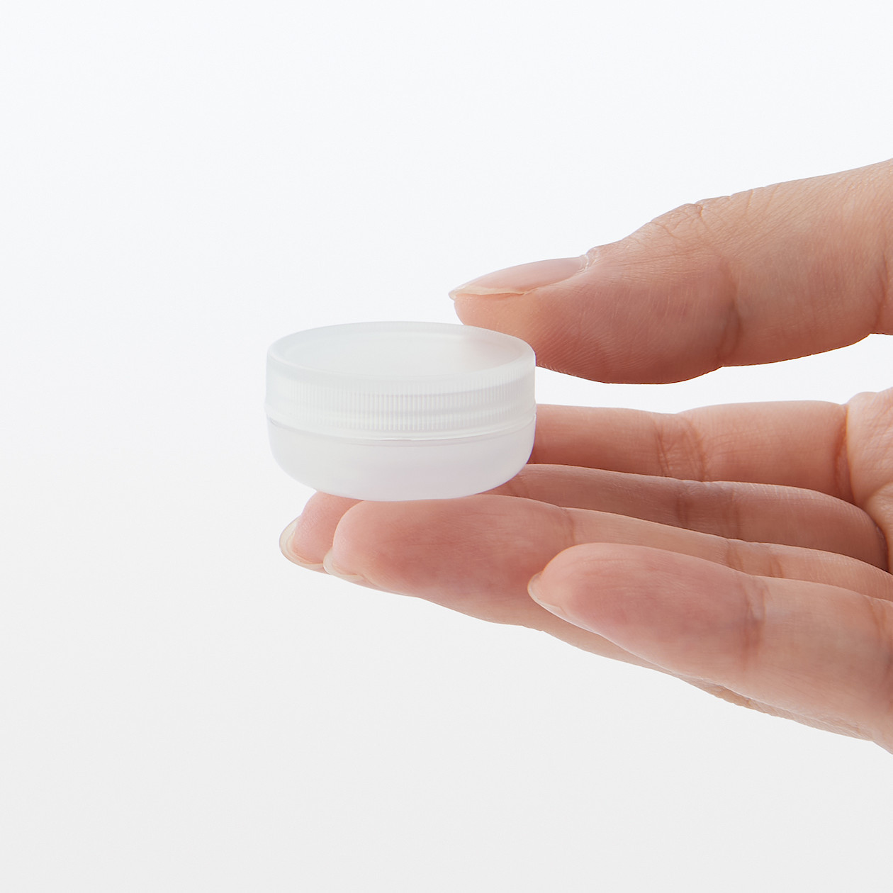 Mały, zakręcany pojemnik PP na krem