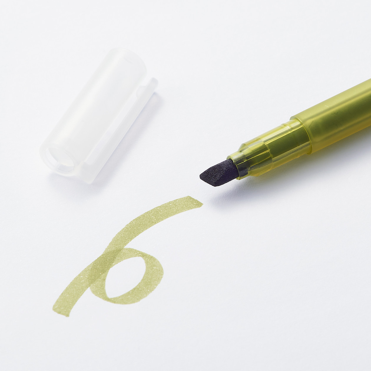 Oliwkowy zakreślacz do wyszczególniania tekstu