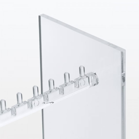 Gablota akrylowa z wieszakami na biżuterię