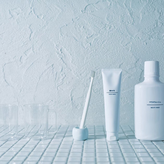 Stojak na szczoteczkę do zębów porcelanowy biały