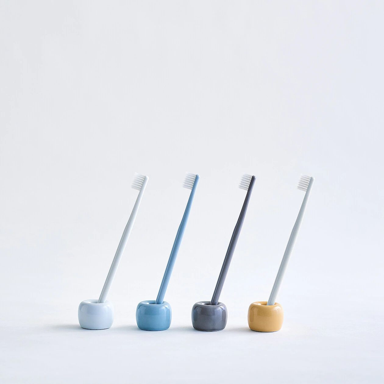 Stojak na szczoteczkę do zębów porcelanowy szary