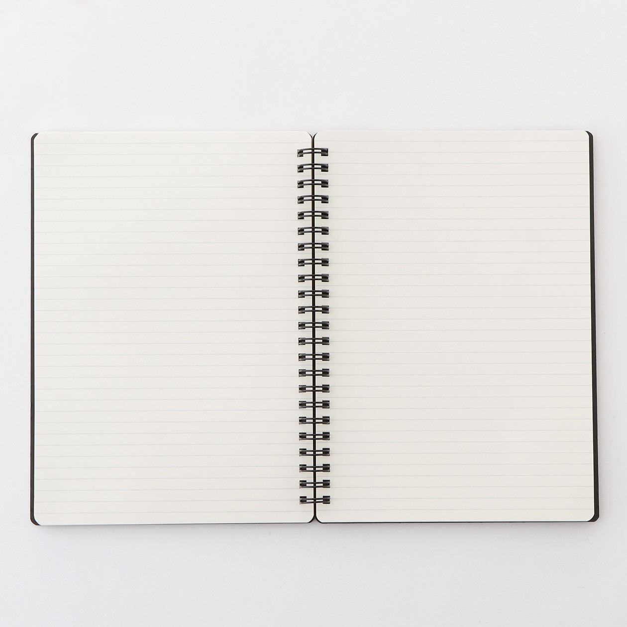 Kołonotatnik z gumką w linie 70 kartek B6 czarny