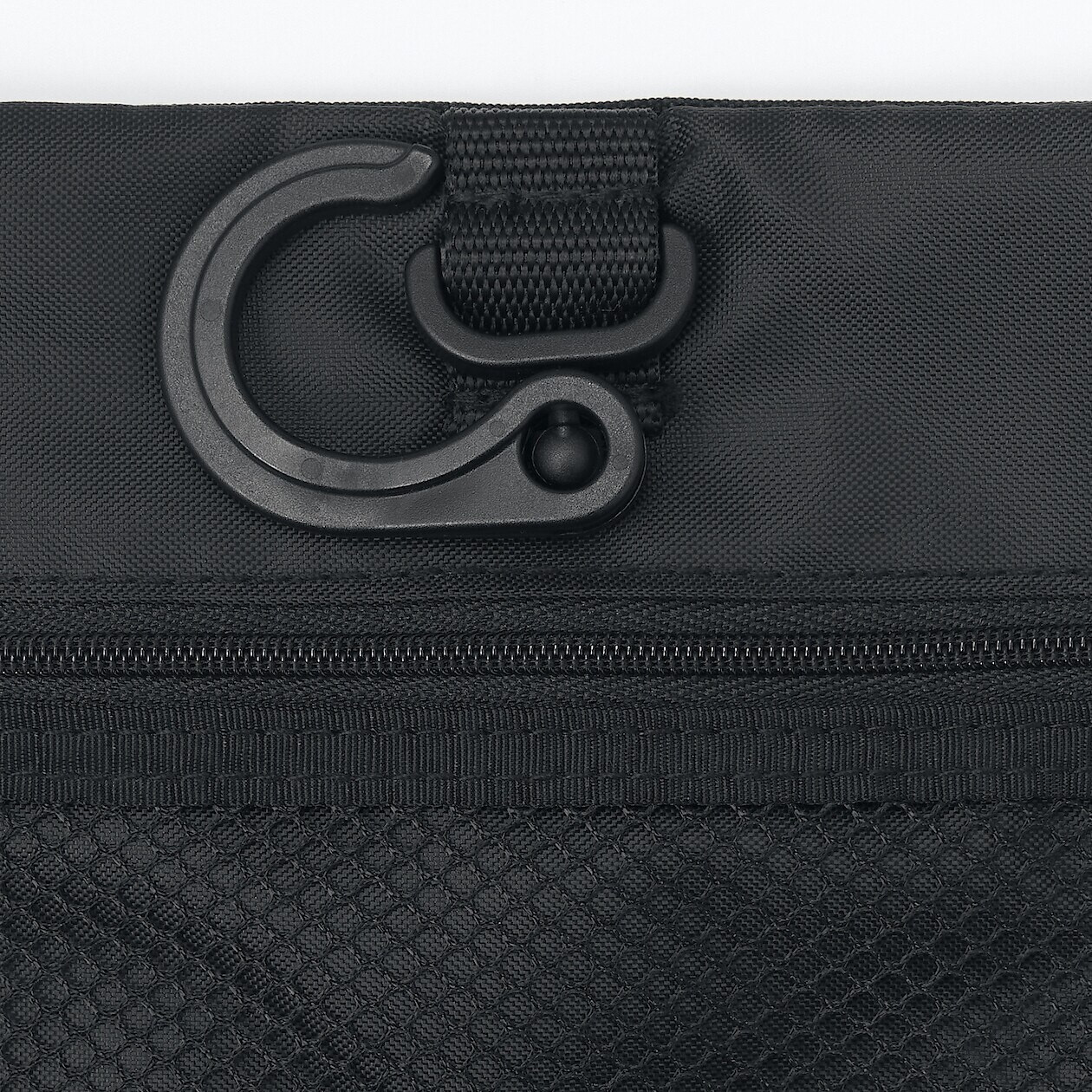 Kosmetyczka podróżna zawieszana z wyjmowanym etui czarna