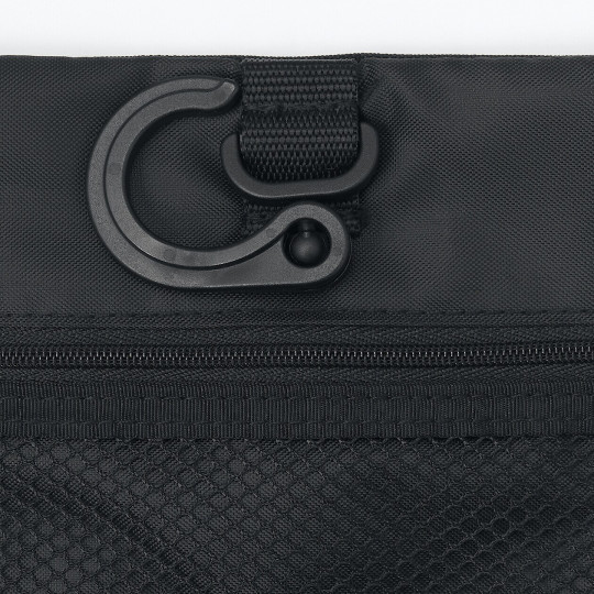 Kosmetyczka podróżna zawieszana z wyjmowanym etui czarna