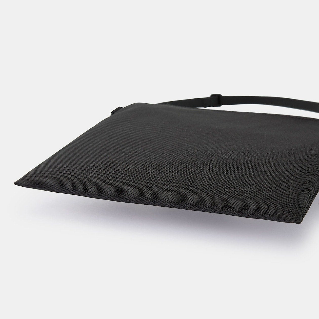 Torebka listonoszka mała czarna