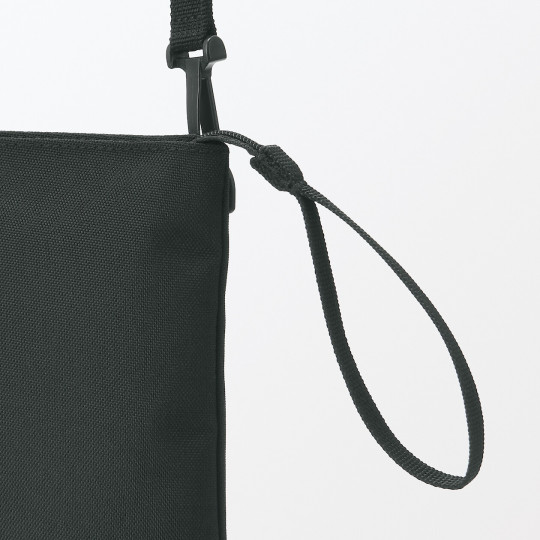 Saszetka cross body wodoodporna czarna