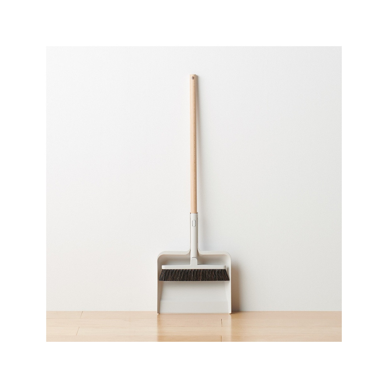 Szczotka do zamiatania ze składaną rączką