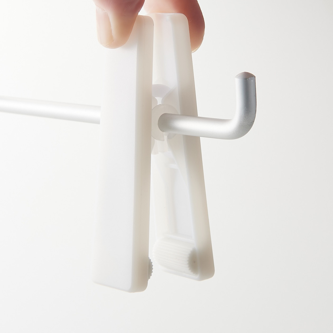 Wieszak na spódnice z klipsami aluminiowy