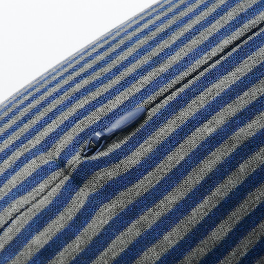 Poduszka podróżna w paski granatowa