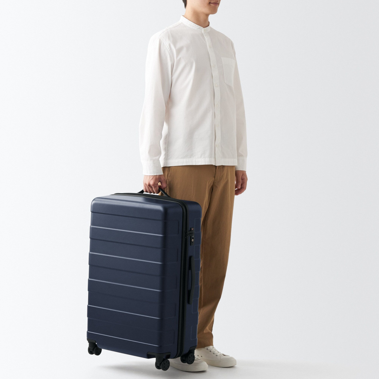 Walizka twarda z poliwęglanu 75l granatowa