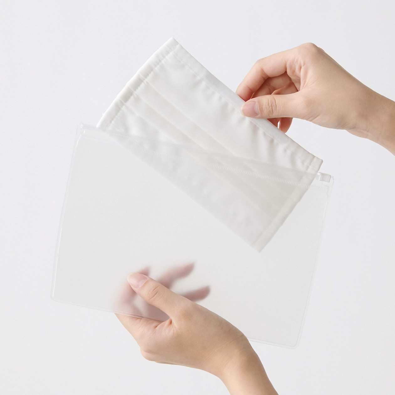 Saszetka strunowa EVA M transparentna