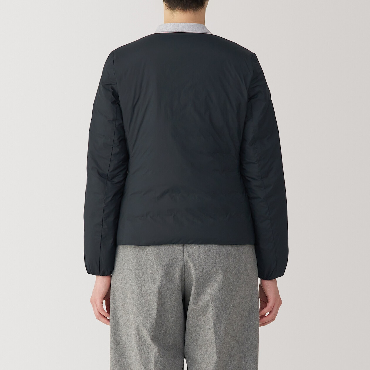 Lekka kurtka puchowa bez kołnierza czarna