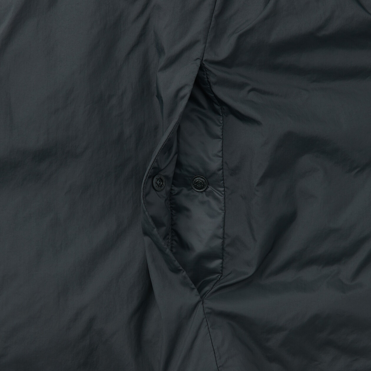 Lekka kurtka puchowa bez kołnierza czarna