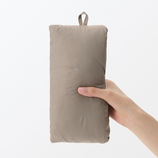 Lekka kurtka puchowa bez kołnierza beżowa