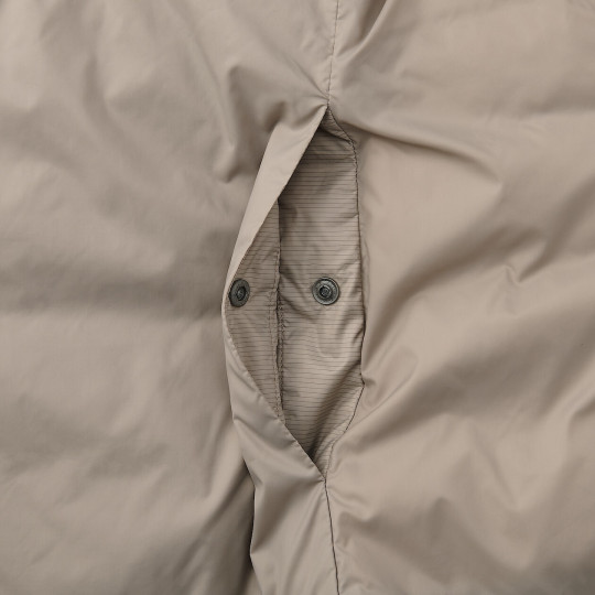 Lekka kurtka puchowa bez kołnierza beżowa