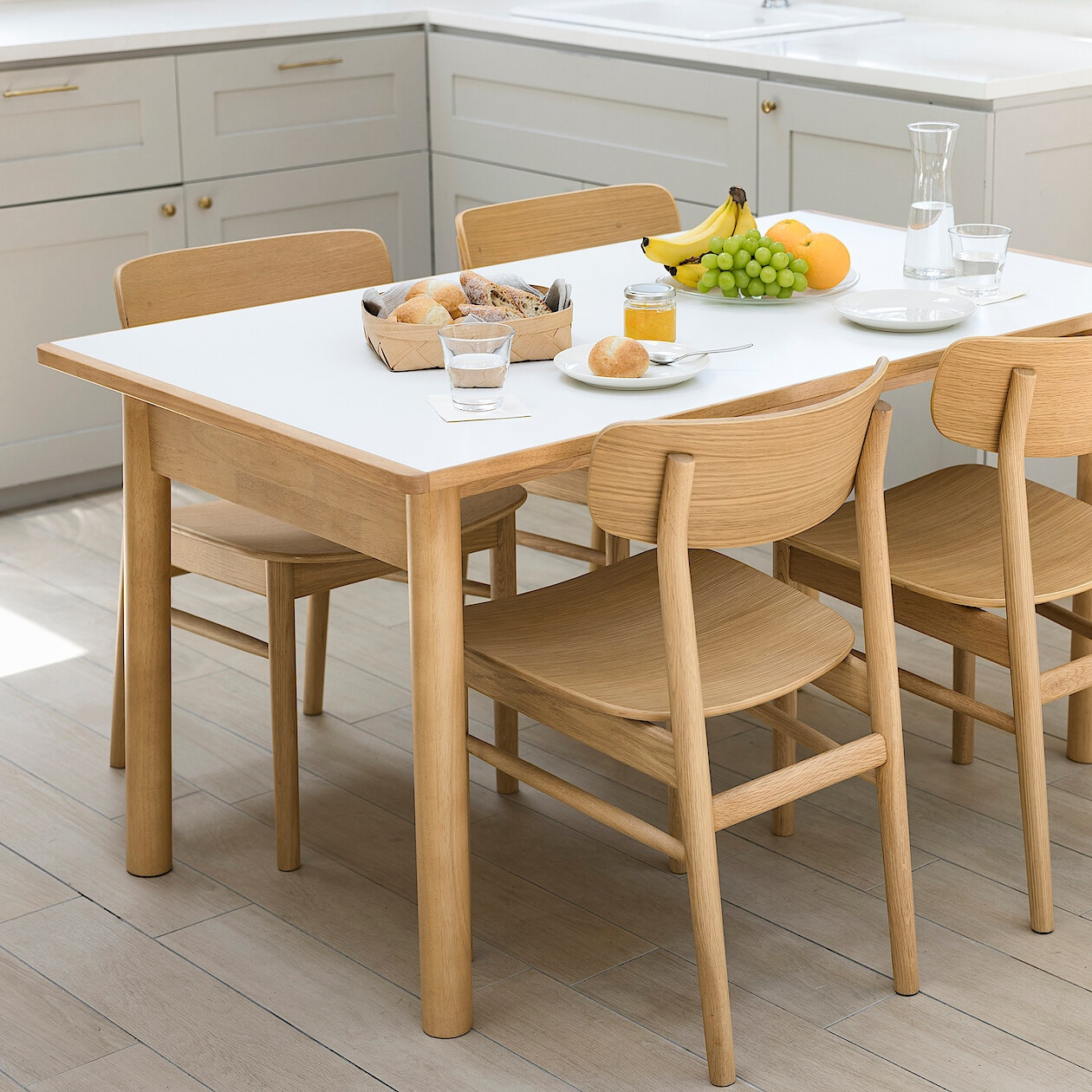 Stół z drewna kauczukowego z blatem melaminowym 140x80cm