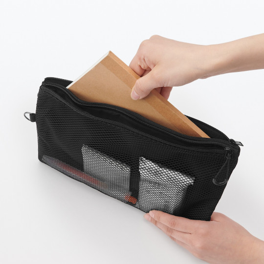 Saszetka z siatki L czarna