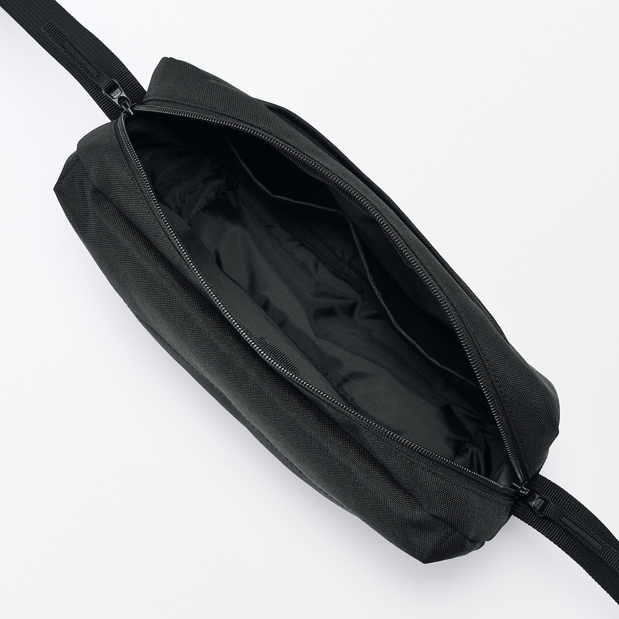 Torebka listonoszka czarna