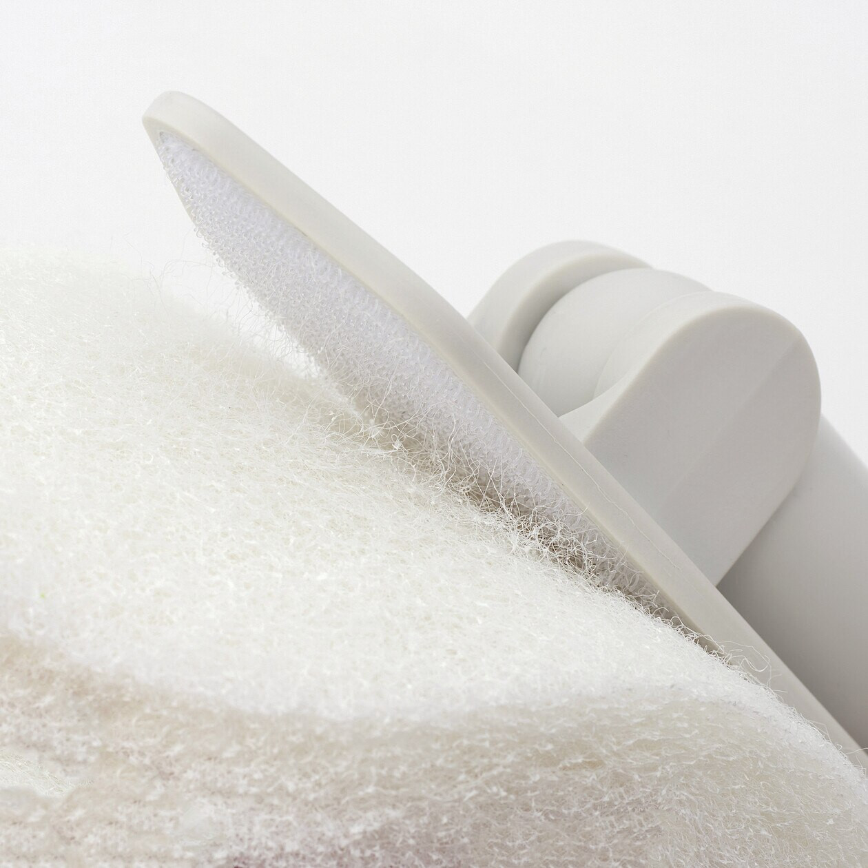 Uchwyt z gąbką mocowaną na rzep