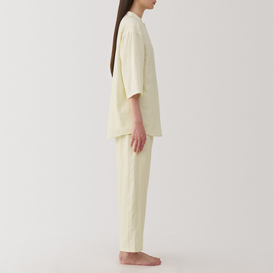 Piżama damska z cienkiej gazy bawełnianej w paski żółta