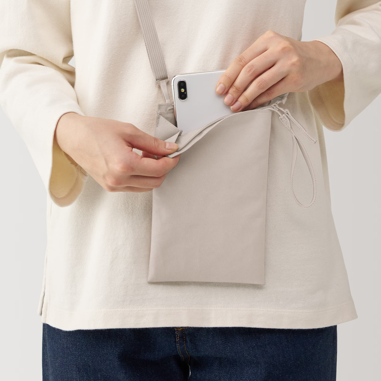 Saszetka cross body wodoodporna beżowa