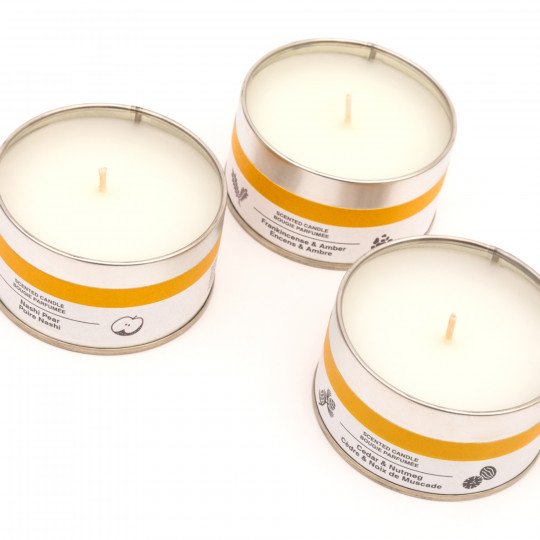 Świeca zapachowa w puszce gałka muszkatołowa i cedr