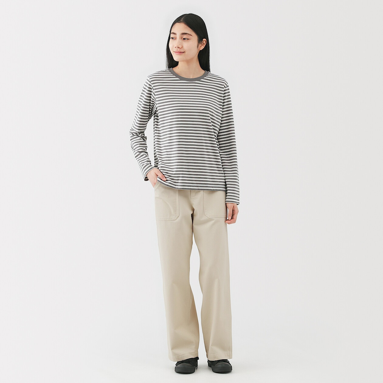 Spodnie z kieszeniami w jodełkę kremowe