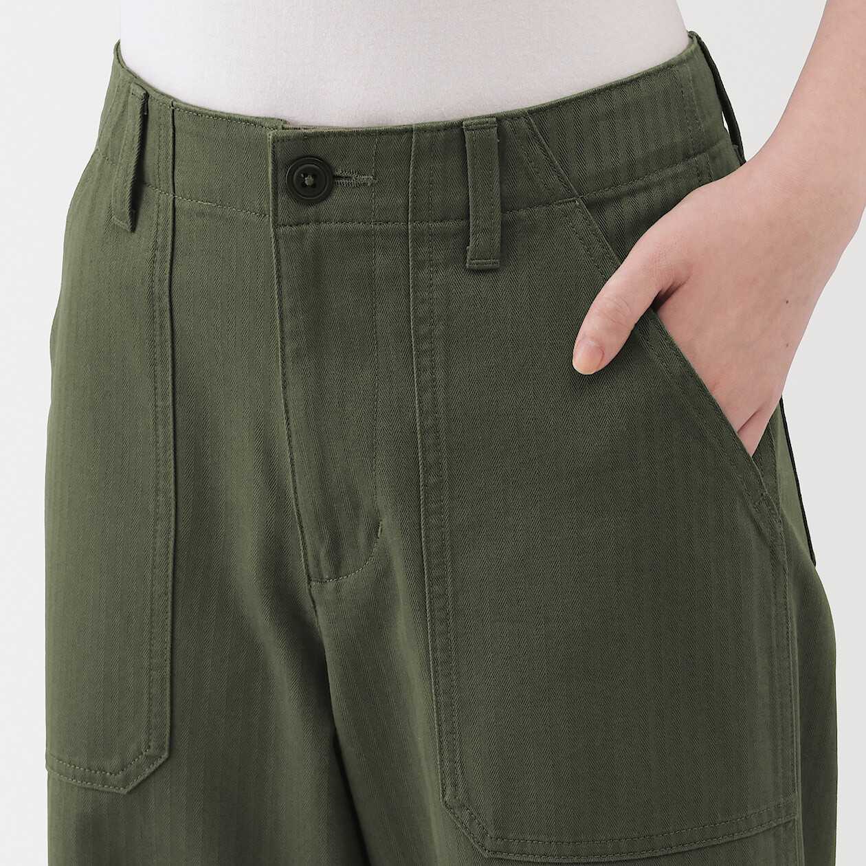 Spodnie z kieszeniami w jodełkę kremowe