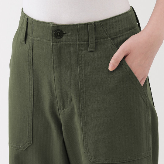 Spodnie z kieszeniami w jodełkę kremowe