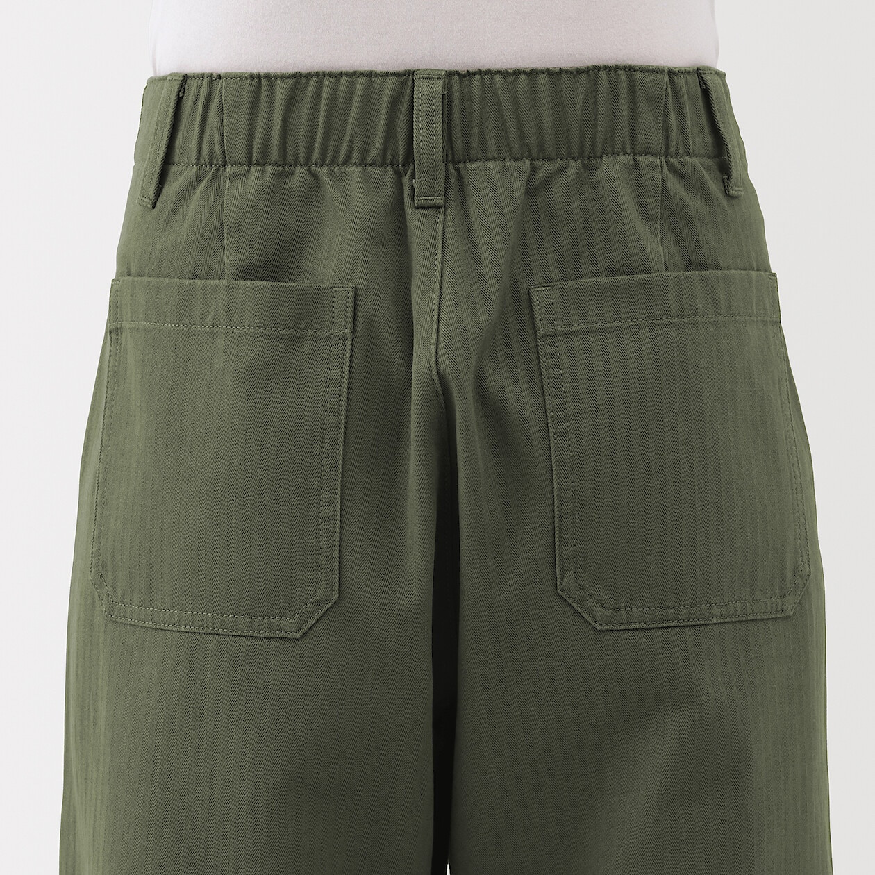 Spodnie z kieszeniami w jodełkę kremowe