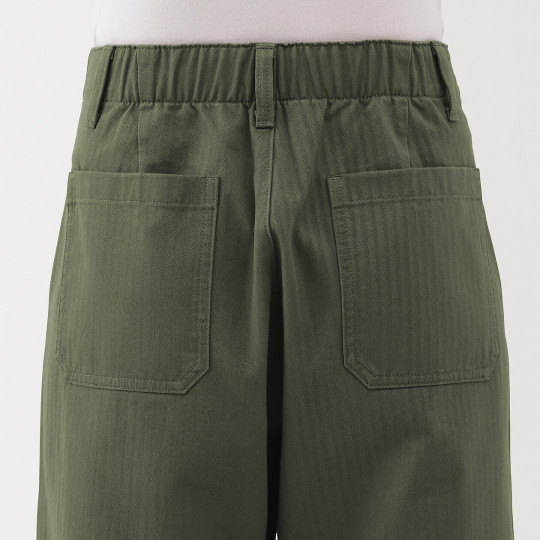 Spodnie z kieszeniami w jodełkę kremowe