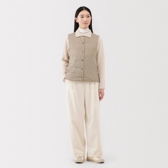 Lekka kamizelka puchowa bez kołnierza beżowa