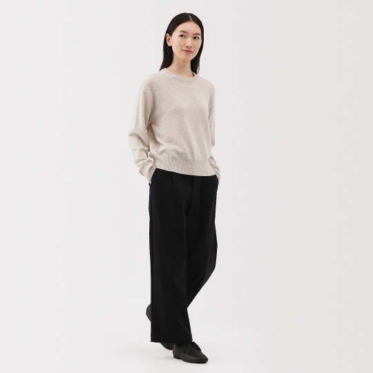 Sweter wełniany z dekoltem C beżowy