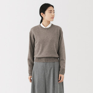 Sweter wełniany z dekoltem...