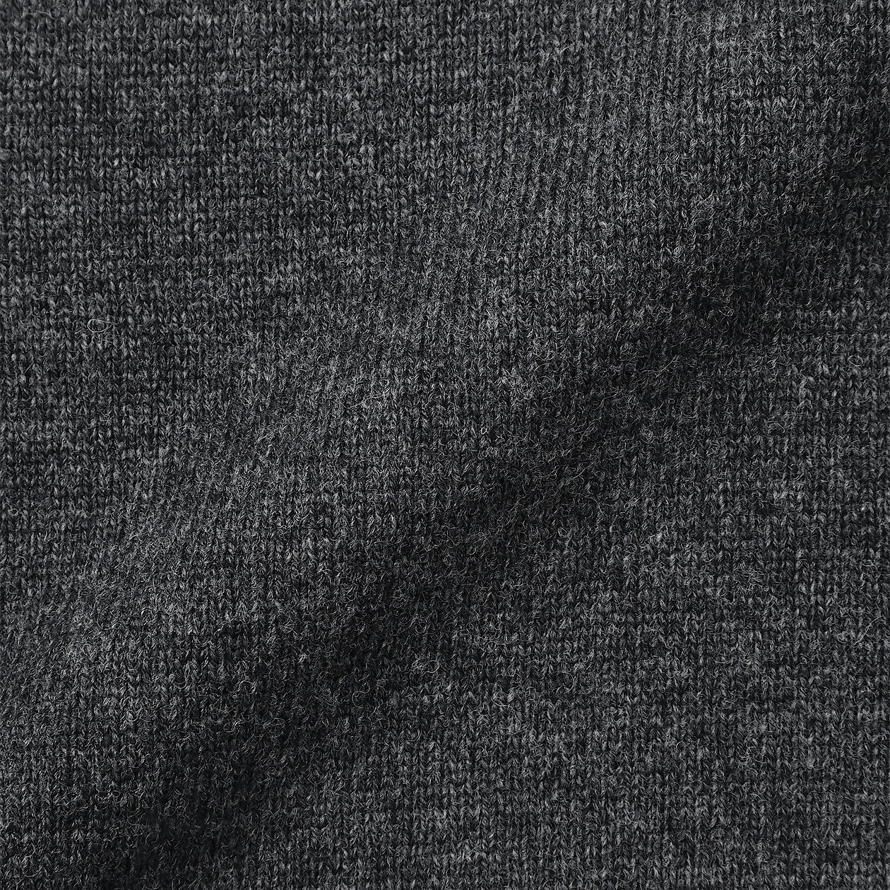 Sweter wełniany z dekoltem C grafitowy