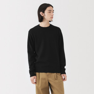 Sweter wełniany z dekoltem...