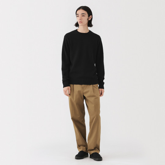 Sweter wełniany z dekoltem C czarny