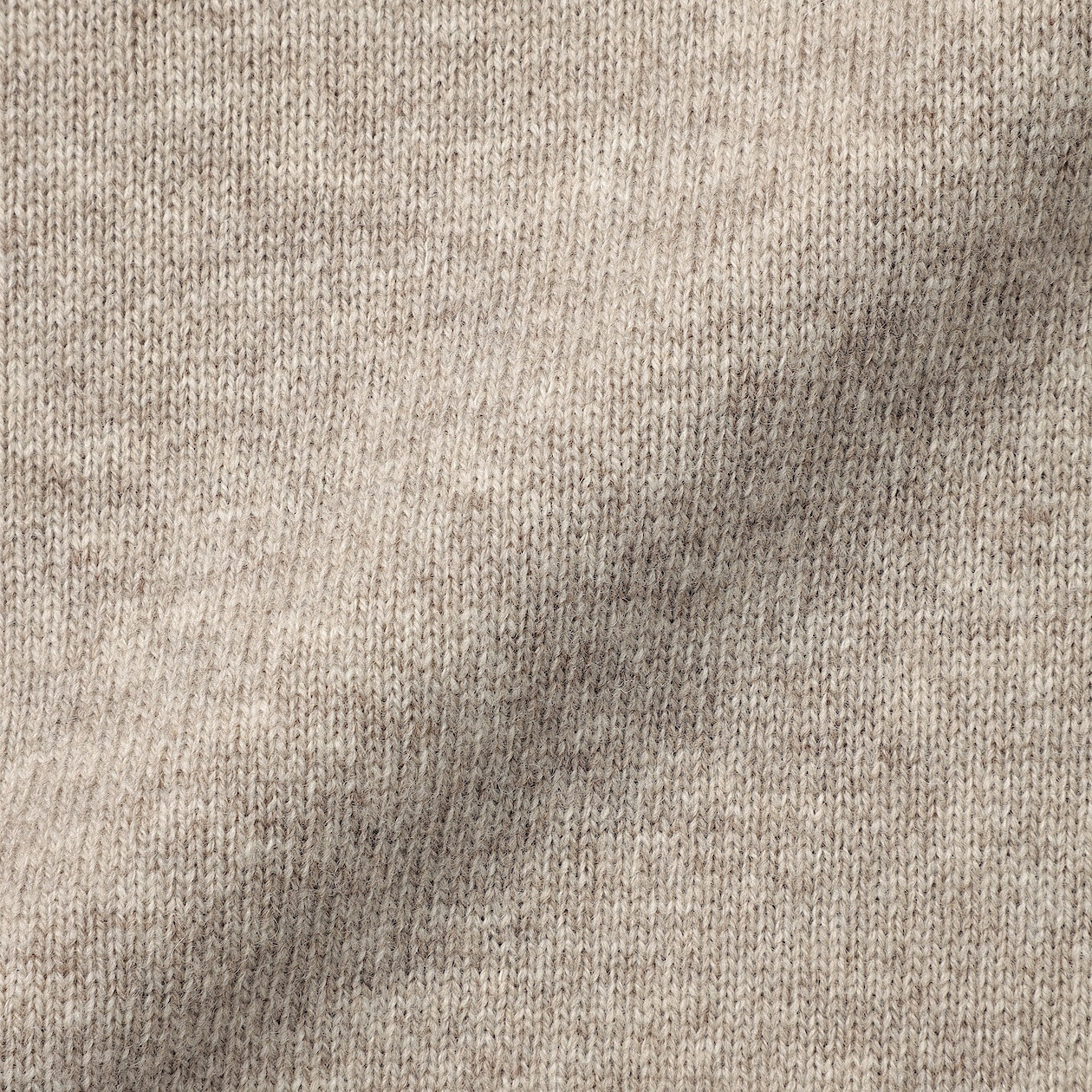 Sweter wełniany z dekoltem C beżowy