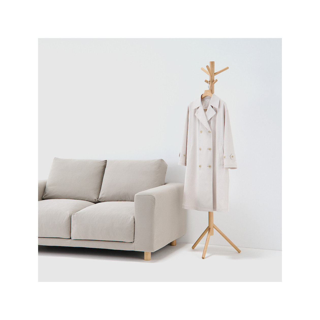 Wieszak na ubrania z drewna bukowego