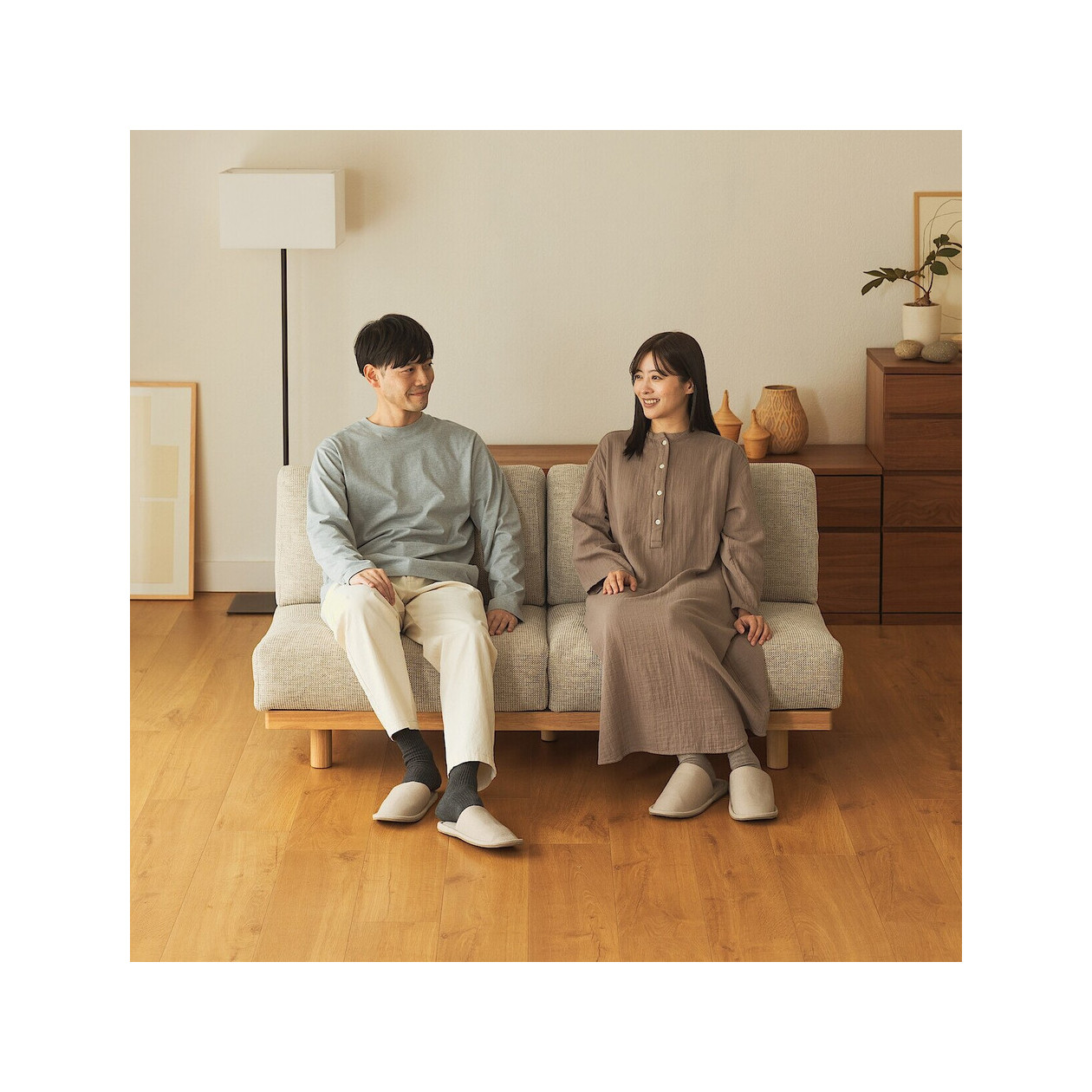 Sofa 2-osobowa z oparciem beżowa