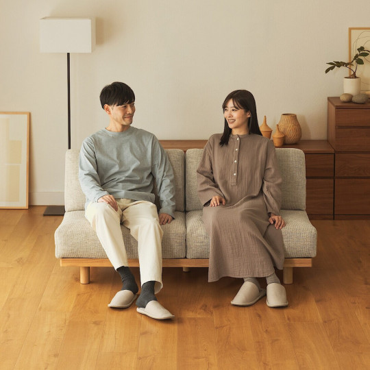 Sofa 2-osobowa z oparciem beżowa