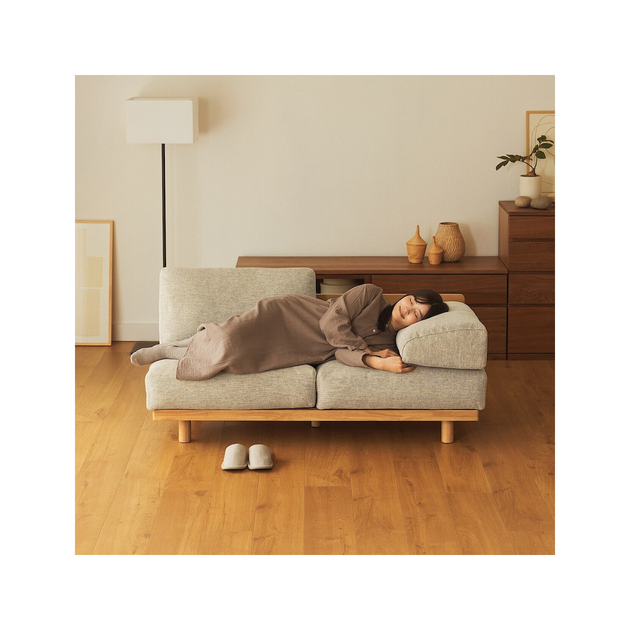 Sofa 2-osobowa z oparciem beżowa