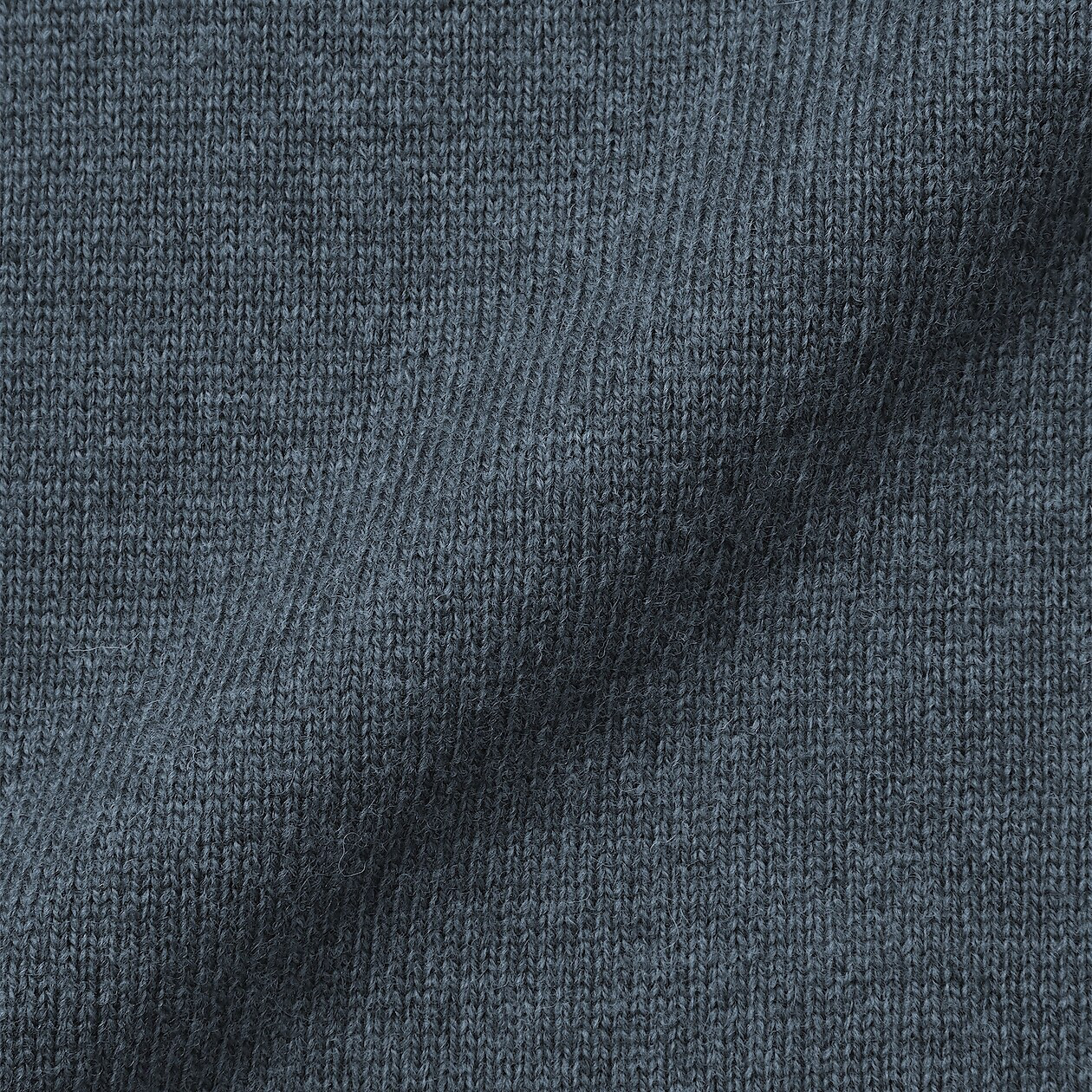 Sweter wełniany z dekoltem C niebieski