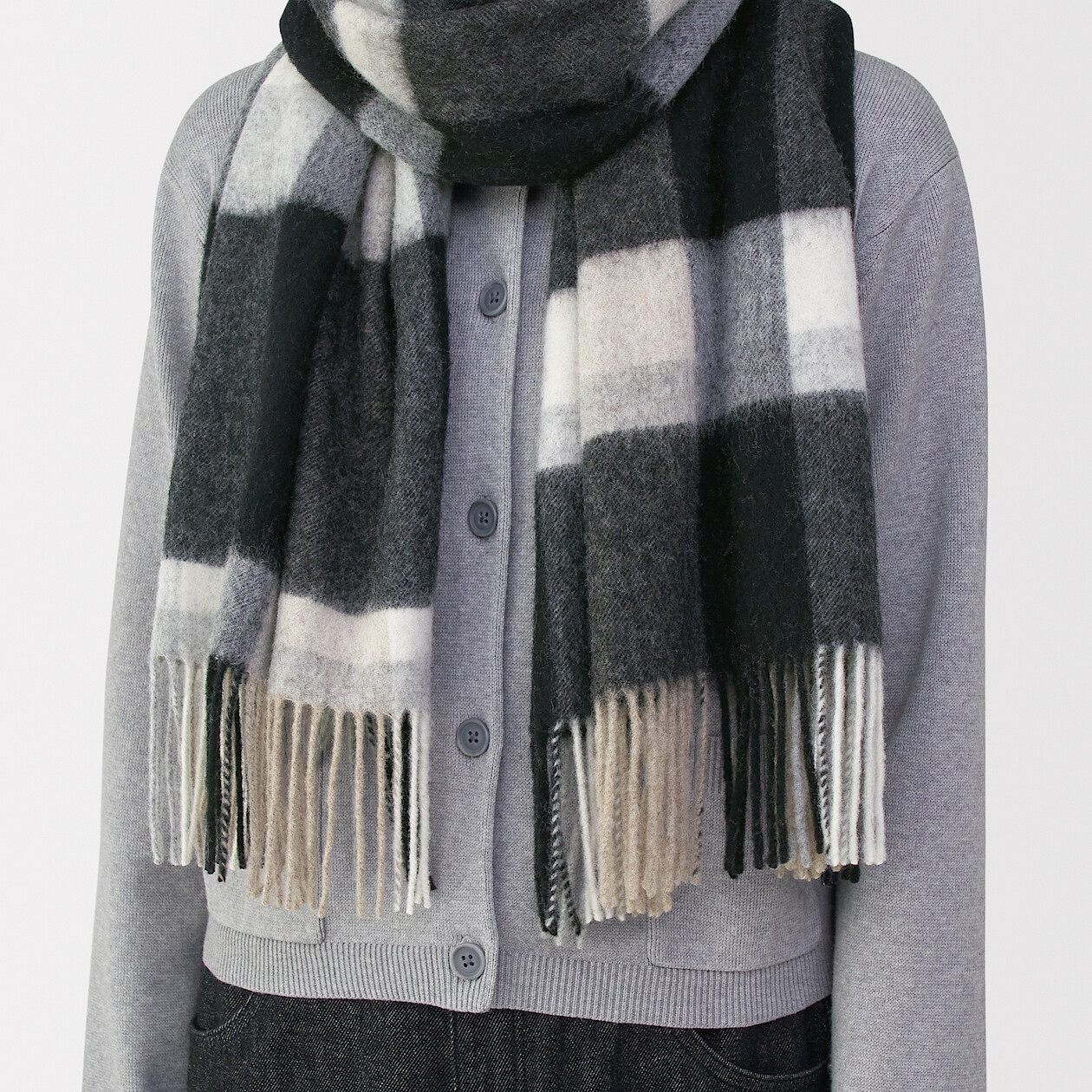 Szal wełniany w kratę grafitowy