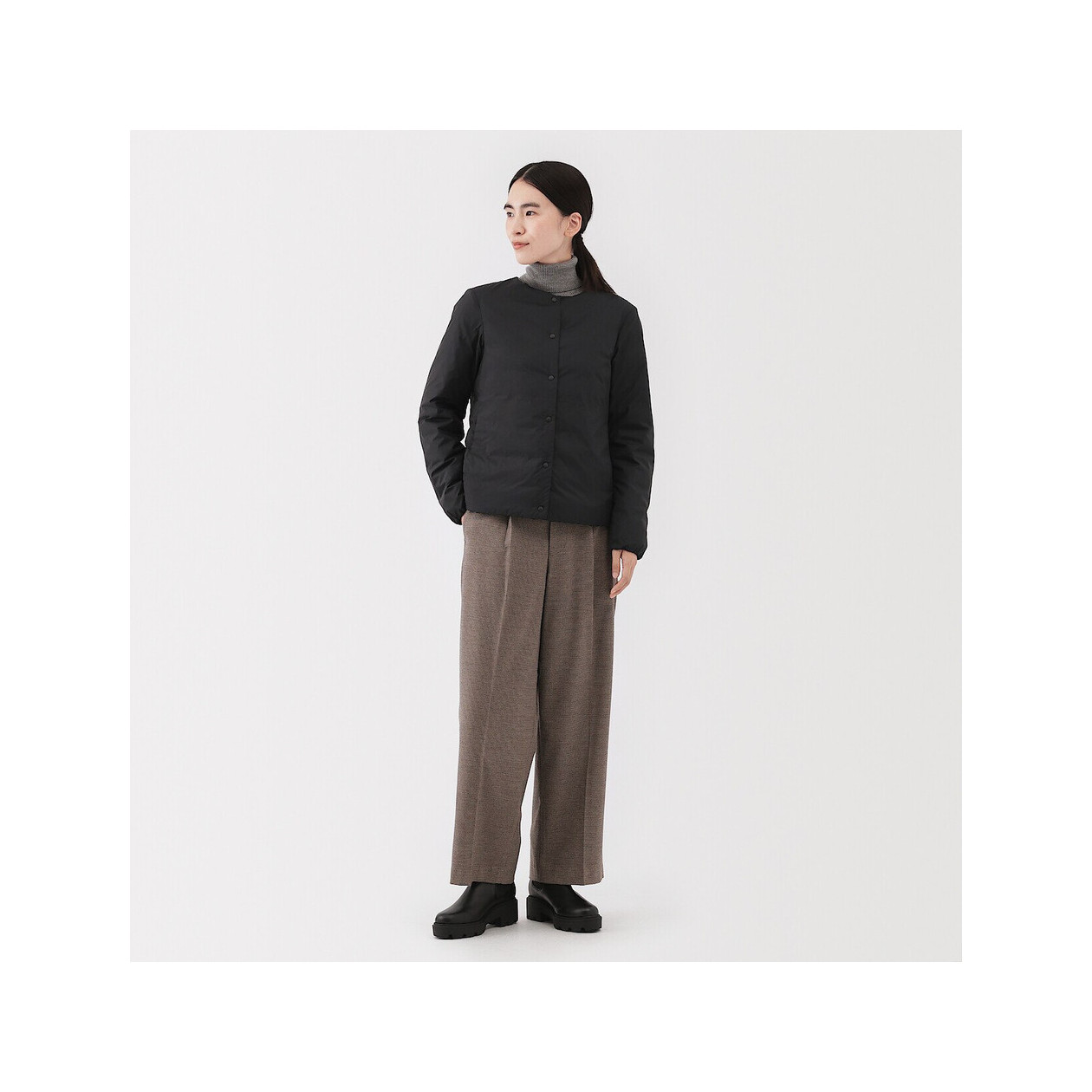 Lekka kurtka puchowa bez kołnierza czarna