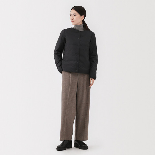 Lekka kurtka puchowa bez kołnierza czarna